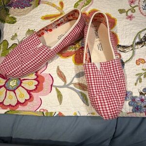 Gingham Tom’s size 8.5. Worn once excellent condition